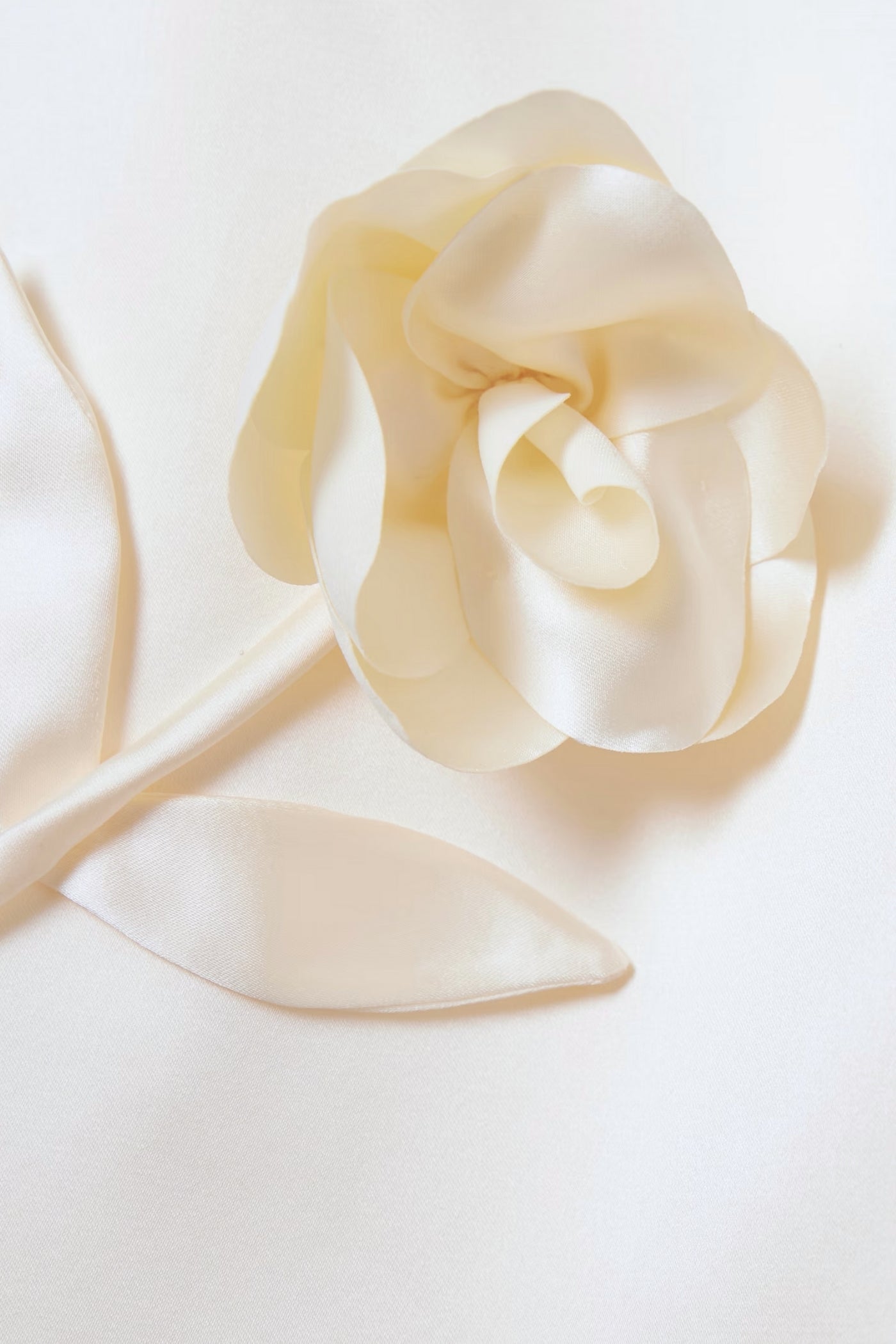 Verónica - Top de Tafetán con Aplique Floral 3D - Marfil