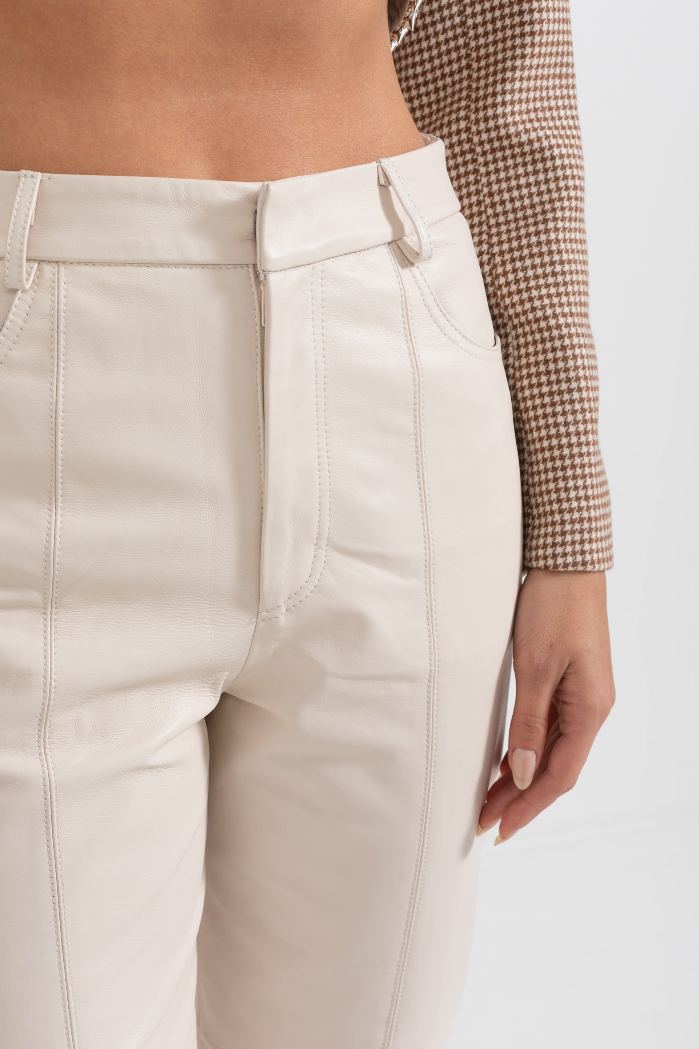 Pilar - Pantalones Rectos de Piel con Costuras Decorativas - Blanco