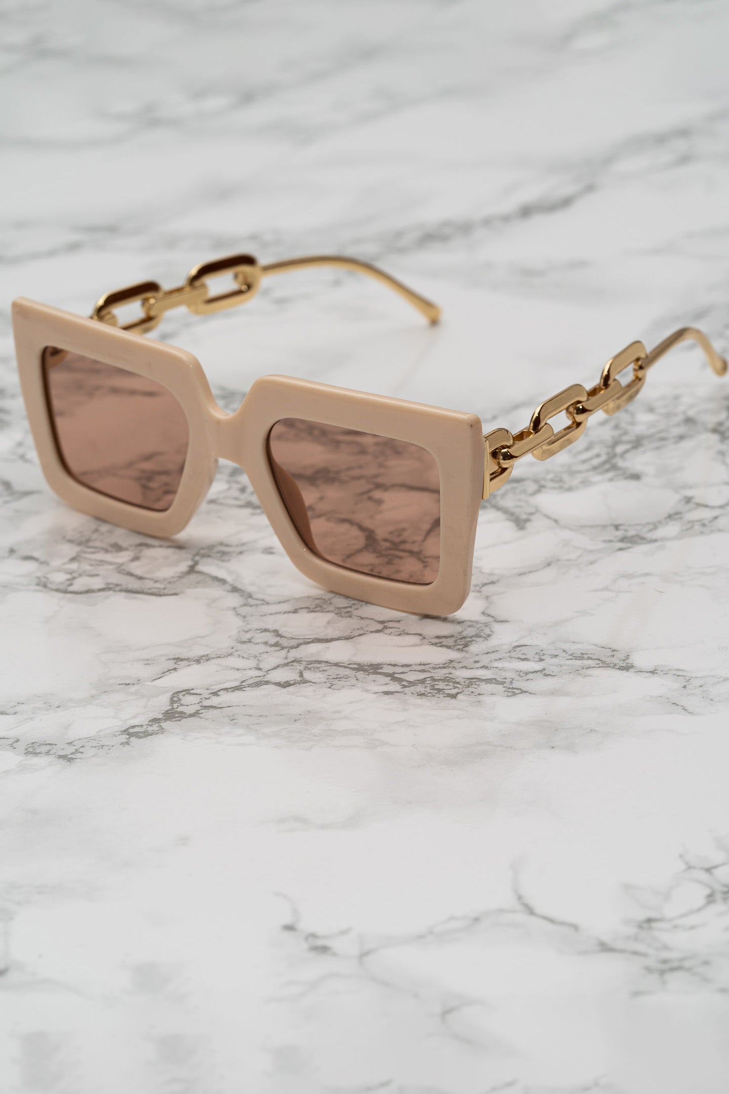 Consuelo - Gafas de Sol Cuadradas con Brazos de Cadena Dorada - Rosa