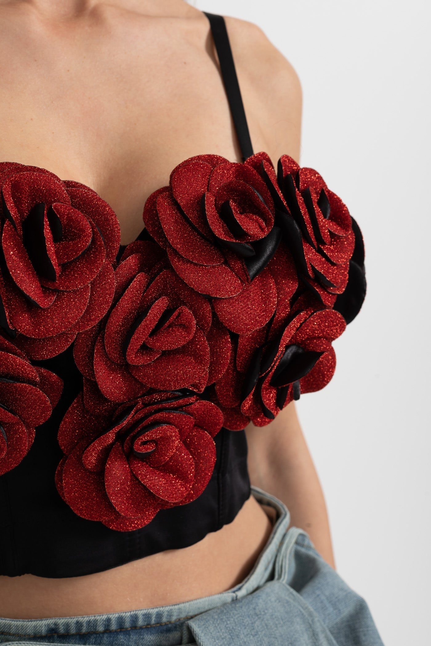 Teresa - Top Corsé con Apliques de Rosas Rojas 3D - Negro