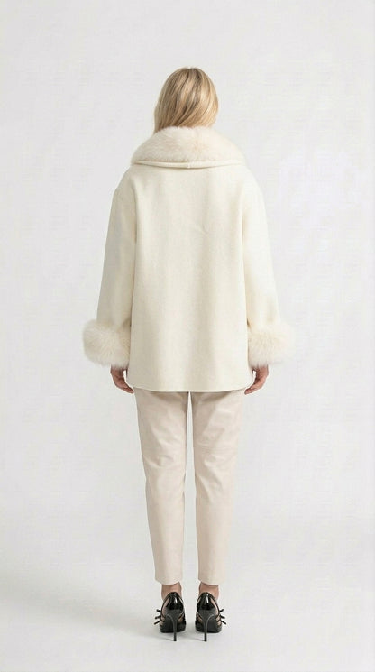 Gabriela - Abrigo de Cachemira con Cuello Oversized de Piel de Zorro - Blanco Roto