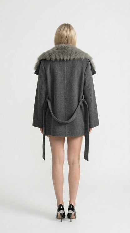 Elena - Abrigo de Lana con Cuello Oversized de Piel y Cinturón - Gris