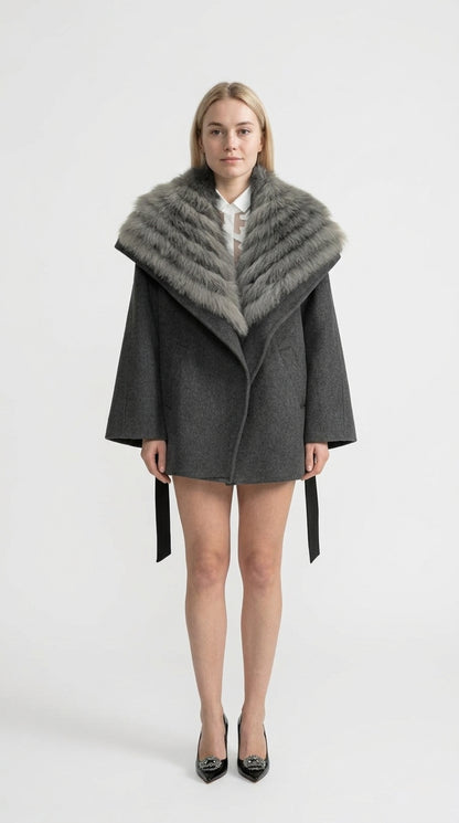 Elena - Abrigo de Lana con Cuello Oversized de Piel y Cinturón - Gris