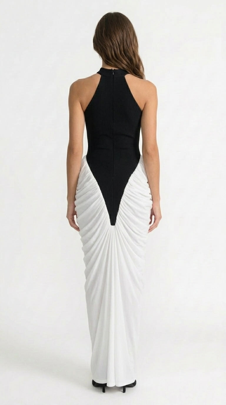 Emma - Vestido Maxi Halter con Paneles Fruncidos Contrastantes - Negro/Blanco