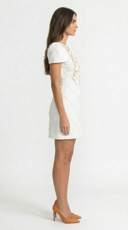 Olivia - Vestido Mini con Apliques Florales 3D y Falda Acolchada - Blanco