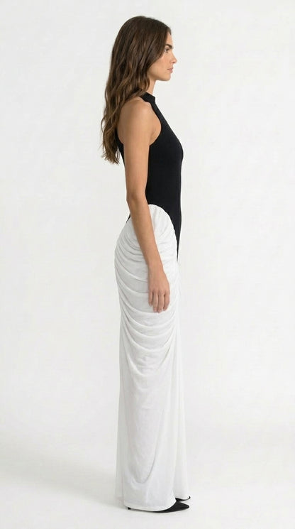 Emma - Vestido Maxi Halter con Paneles Fruncidos Contrastantes - Negro/Blanco