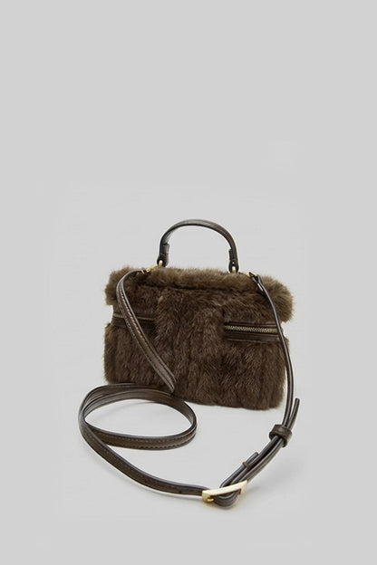 Alba - Bolso de Mano de Piel Sintética con Asa Superior y Cadena Decorativa - Marrón