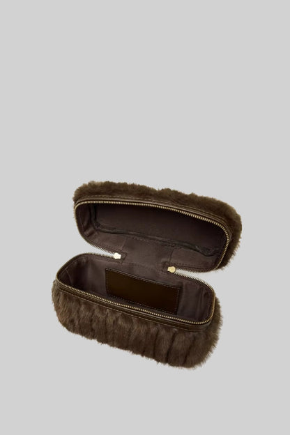 Alba - Bolso de Mano de Piel Sintética con Asa Superior y Cadena Decorativa - Marrón