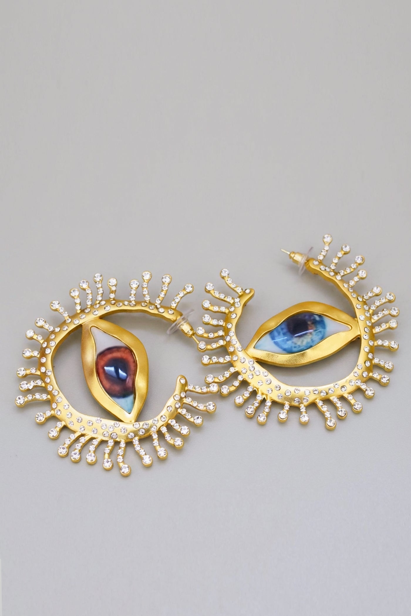 Inés - Pendientes de Ojo Llamativos con Detalles de Rayos de Cristal - Dorado